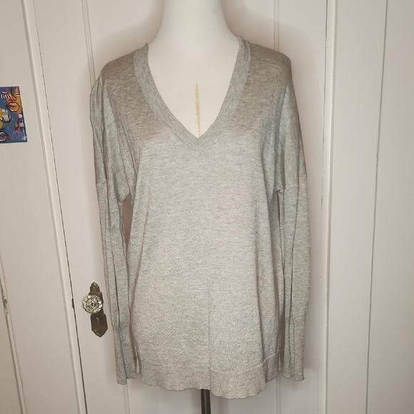 Vince Silk & Cashmere  Grey Weekend V-Neck Sweater - Picture 1 of 5